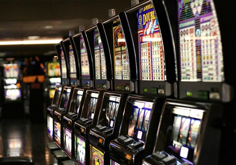 What gambling games are popular in Australia?