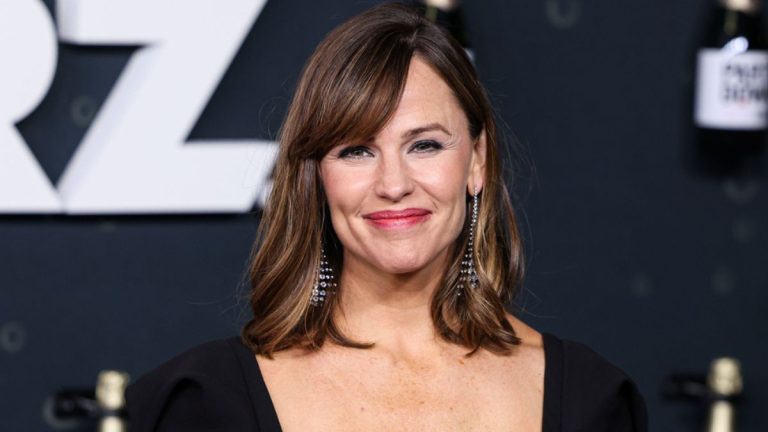 Jennifer Garner Joins The Felt Pretty Trend With Relatable Photos