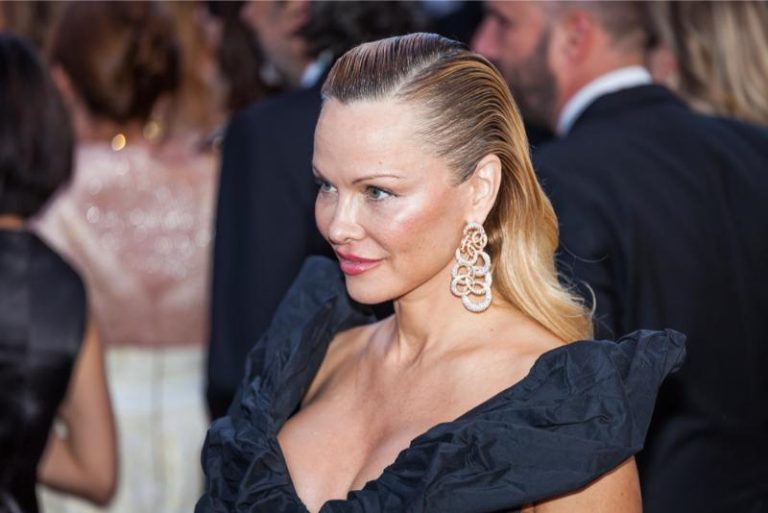 Pamela Anderson Reveals She Felt Uncomfortable Around Seth Rogen