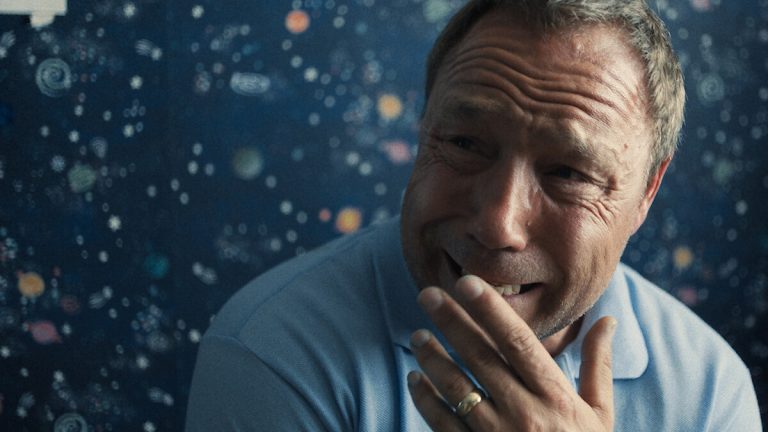 Stephen Graham’s Nightmare: Actor Losing Golden Globe in Airport Chaos Before Reunited