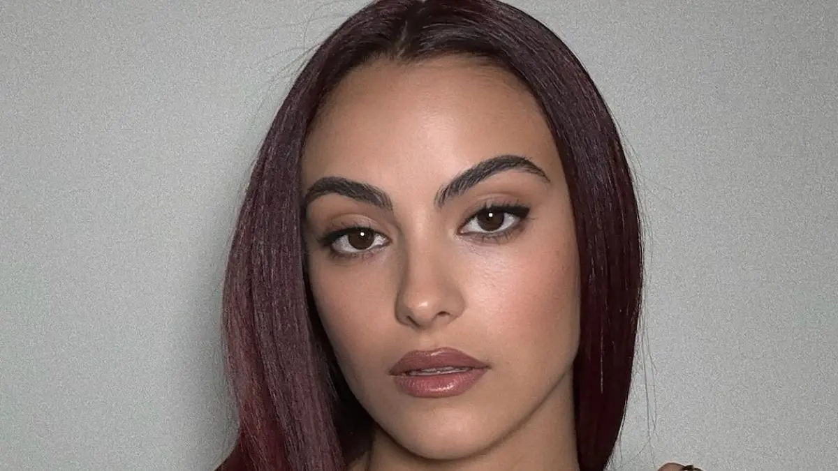 Red Rising Tv Show Update Camila Mendes Stuns in Bold Red Glamour at Vogue World Milan Runway
